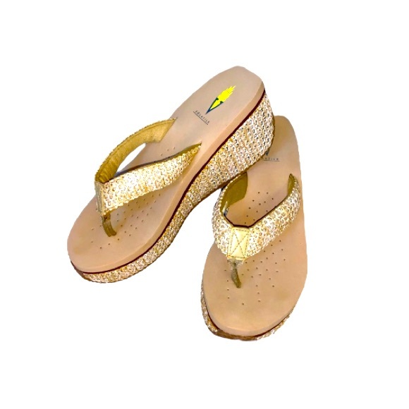 Very Volatile Shoes - VOLATILE Straw island sandals wedges shoes women’s size 9